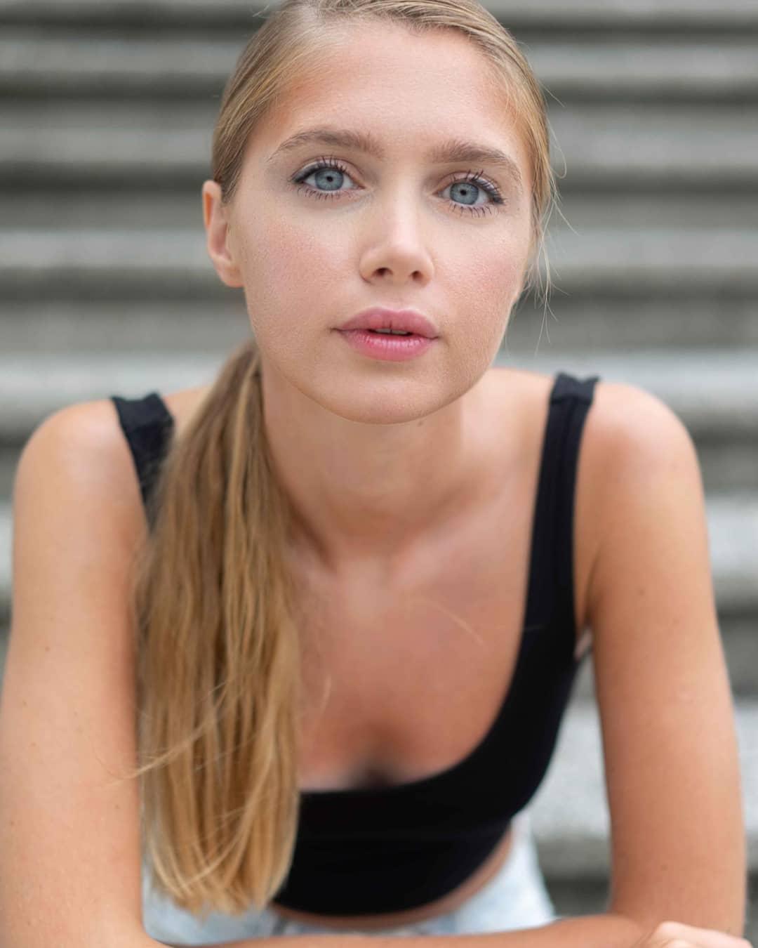 Ona va ogil uyda jinsiy aloqada Gozal rus er va xotin jinsiy aloqa onlayn