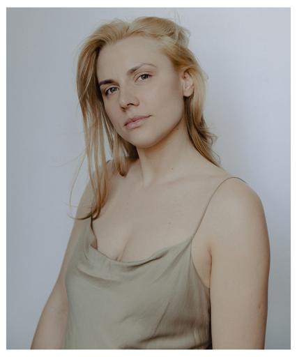 Qarama-qarshi uydan derazalarni korish