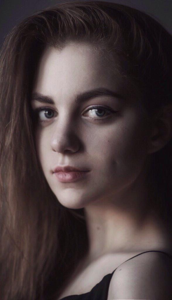 Ксения комарова актриса фото