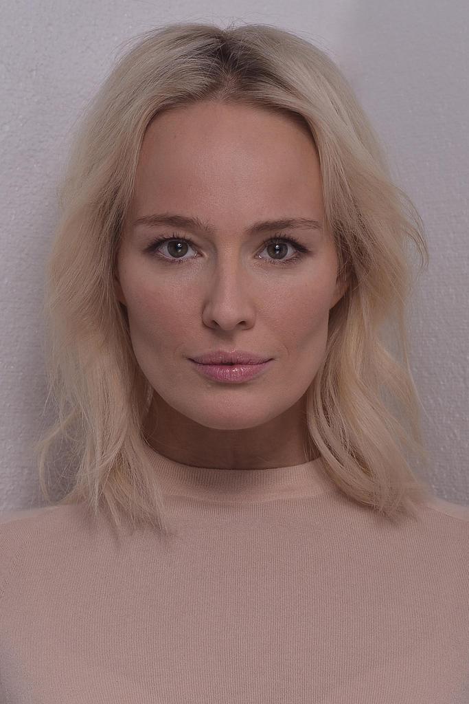 Erotik gozal paypoq mushuk dildo