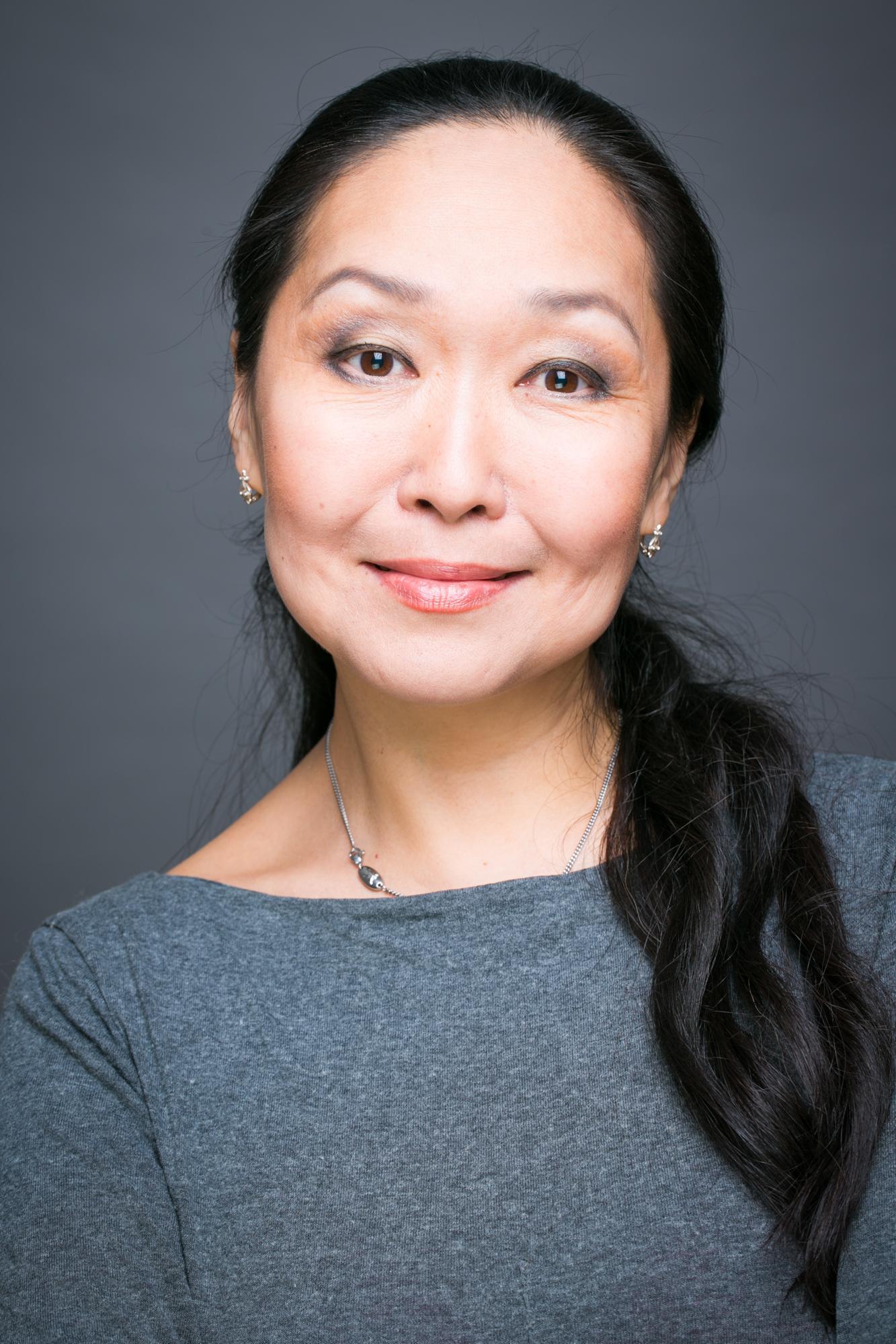 Qiz eshak porno tepada Pornografik kombinezondagi fotosuratlar