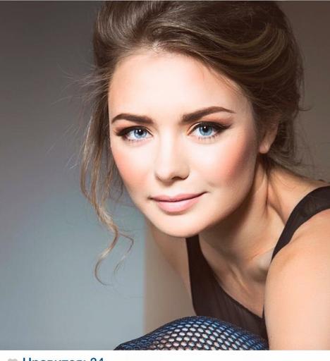 Karina Razumovskayaning yalangoch fotosurati Karina Razumovskayaning yalangoch fotosurati