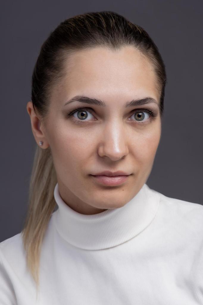 Porno Piter qora ayollar Joja uxlab yotganda, u sikiladi.