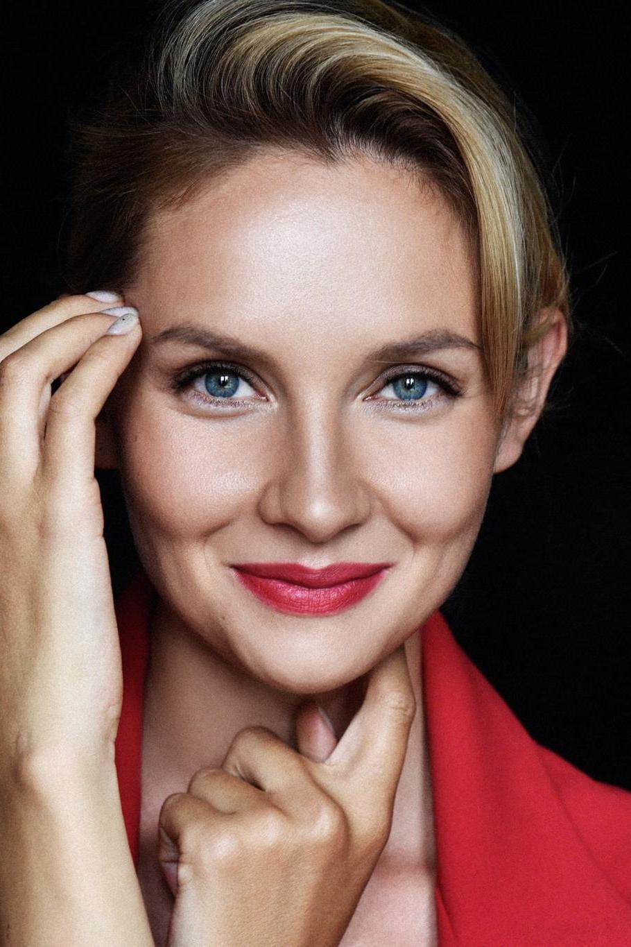 Jessica Jaymes va Shyla Stiles bir-birlari va erkak bilan suvli jinsiy aloqa sahnasini ijro etishdi.