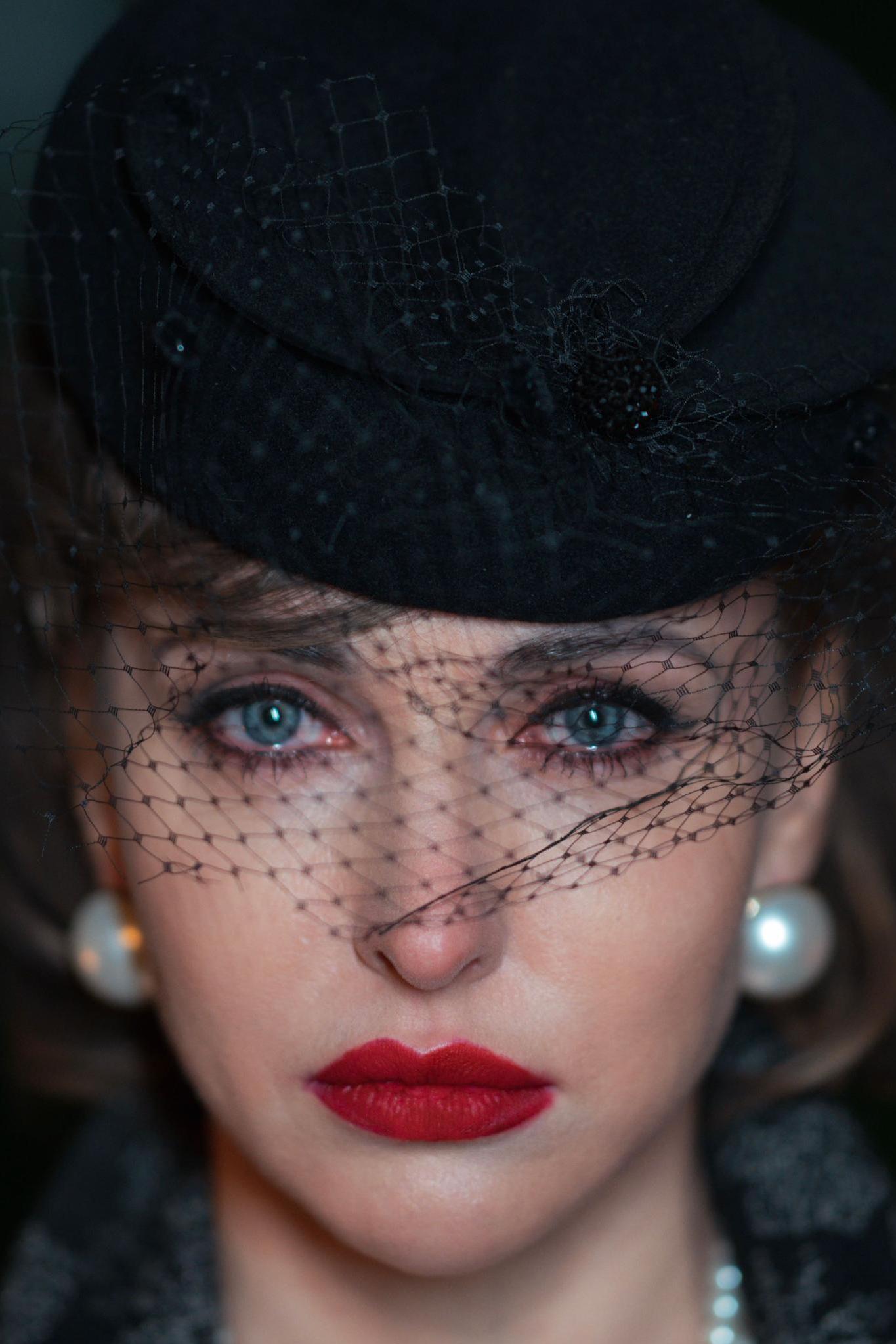 Үлкен әтеш проникает тығыз жопы роговые шлюха