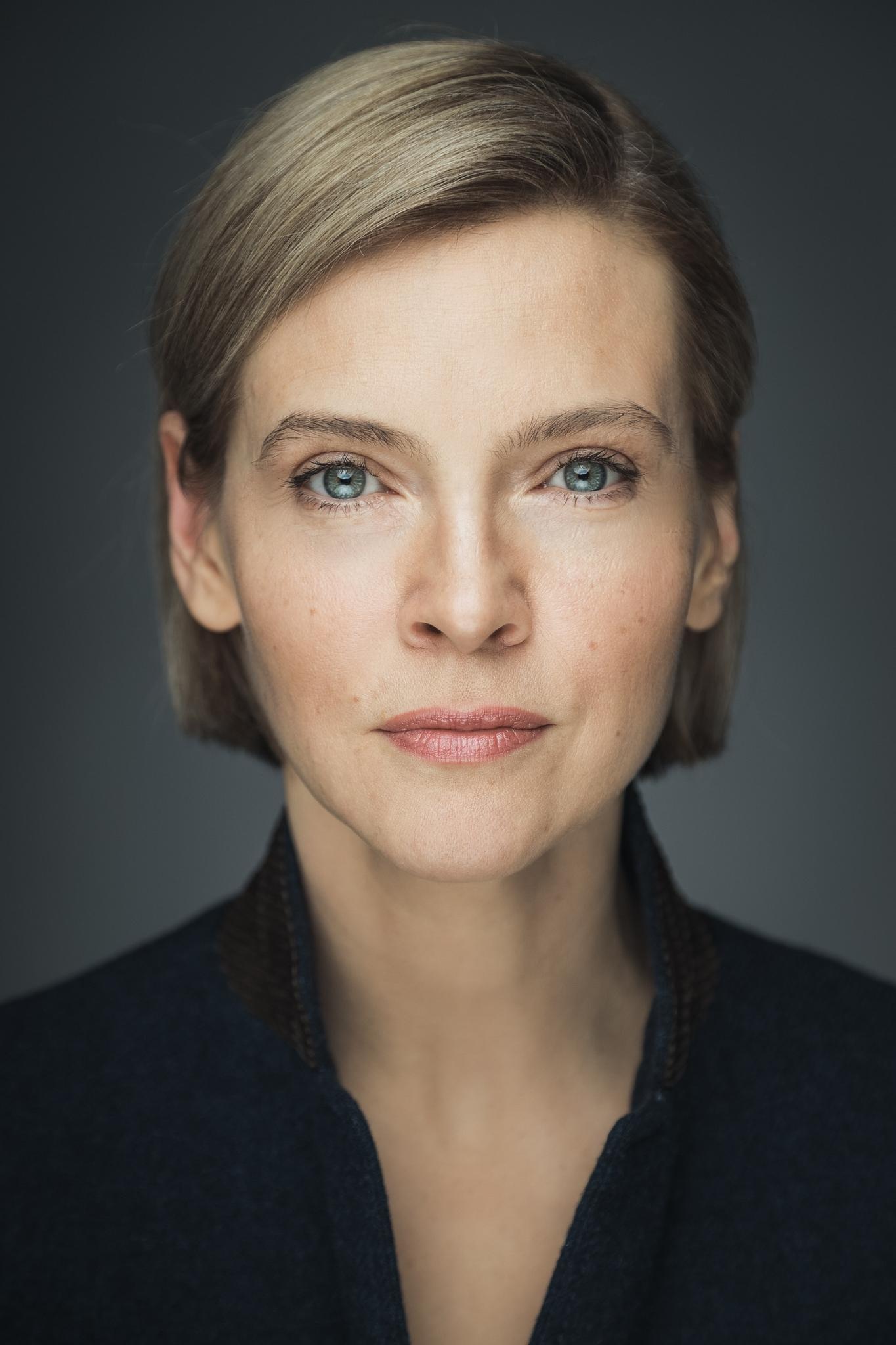 Ayollarning uy qurilishi videolarini tomosha qiling