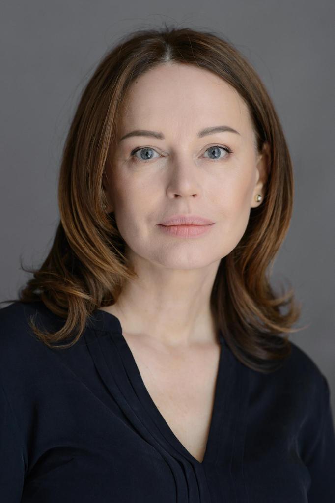 Mushukni sikayotgan uch kishining pornosini tomosha qiling