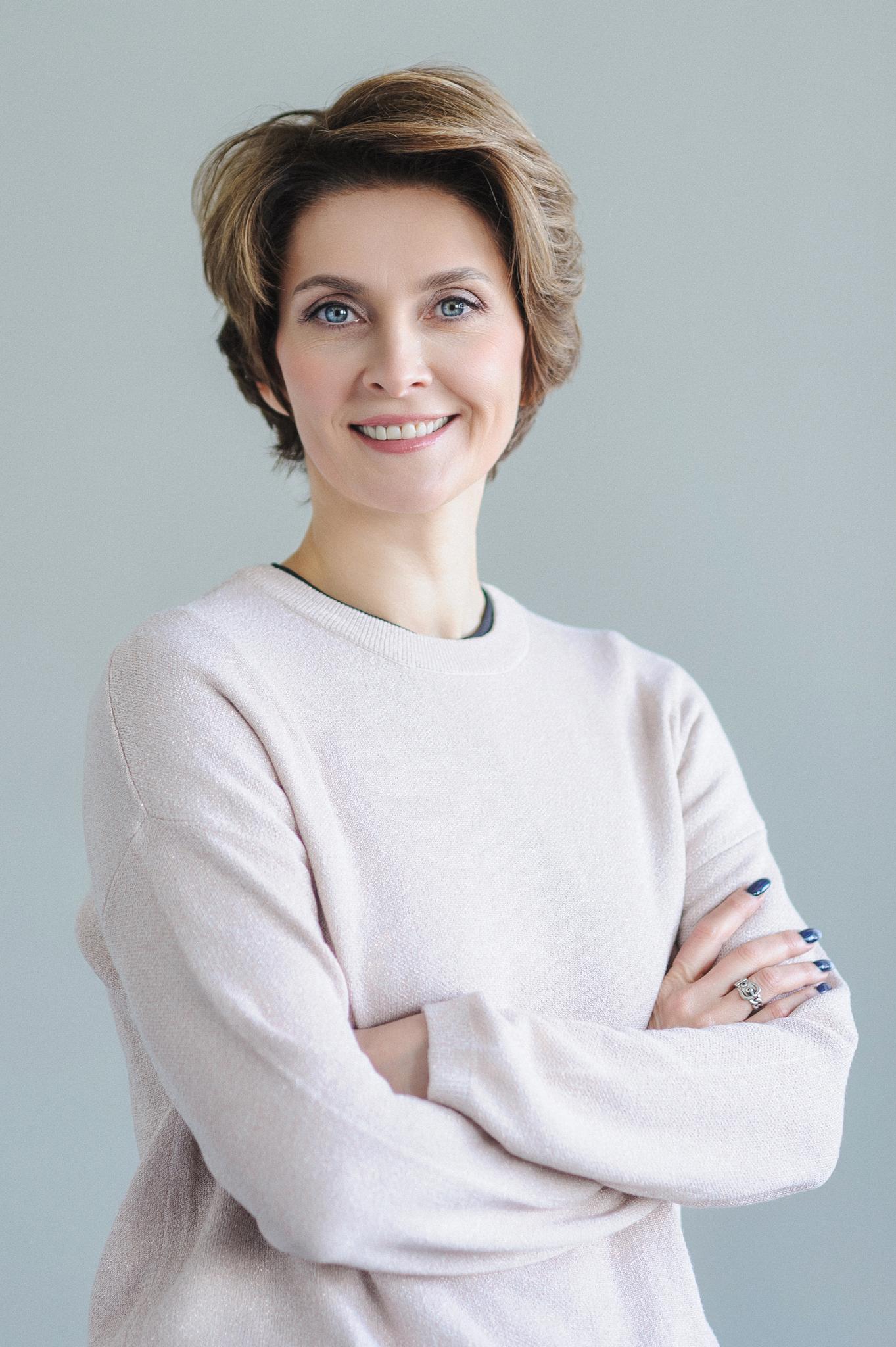 Ogizdan oqib chiqadigan sperma va ogizda sik bilan porno