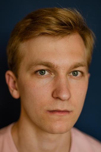 Артист с одессы фото. Спектакль вишневый сад лопахин. Садовой актер. Жалиль садиков актер. Садовой актер.