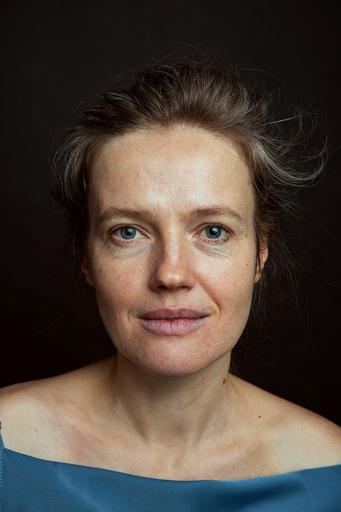 Yaltiroq taytli qizlar sikish