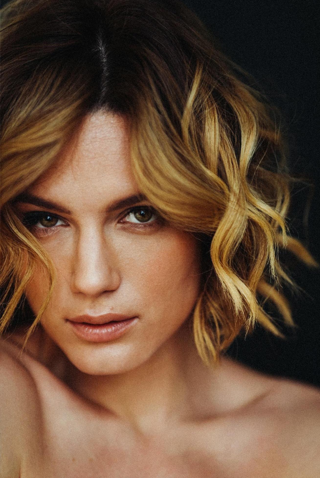 Ginekolog kreslosida yalangoch qizlar fotosurati